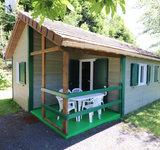 mobil home et sa terrasse au camping La Gineste