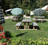tables de pique-nique au camping Le Val-de-Trie