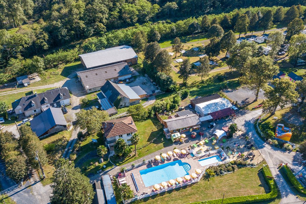 Camping à Lourdes : Guide Pratique et Conseils Essentiels 1 camping paradis a l ombre des tilleuls vue du ciel