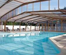 intérieur de la piscine du camping Arvor