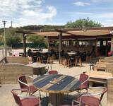 terrasse au Camping Paradis Barberousse dans l'Aude