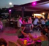 bar du camping barberousse avec des vacanciers