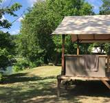 cabane en toile au bord de la rivière Camping Paradis Les Belles Rives