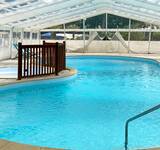 piscine intérieure au Camping Paradis La Cailletière