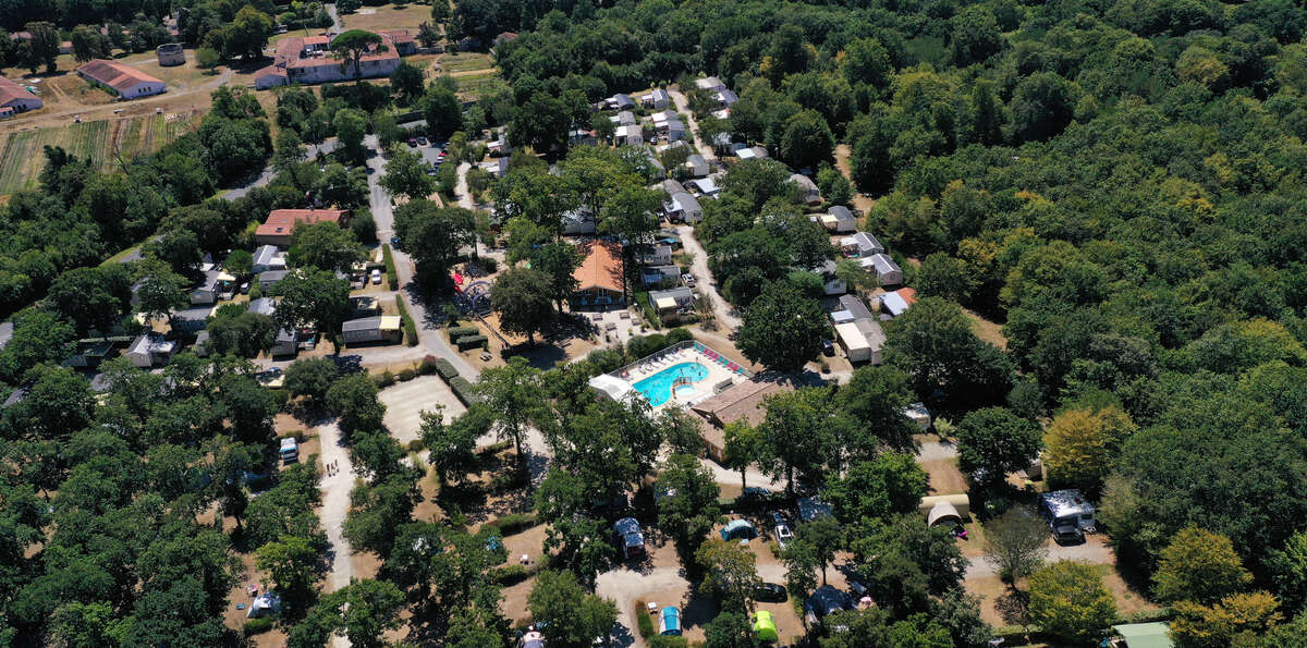 vue aérienne sur l'ensemble du Camping Paradis La Cailletière