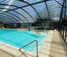 piscine intérieure du Camping Paradis Carcans-Lacanau