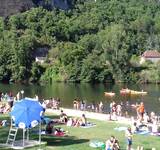 la plage du camping paradis a saint cirq lapopie