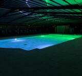 piscine nocturne illuminée au Camping Paradis l'Île de Kernodet
