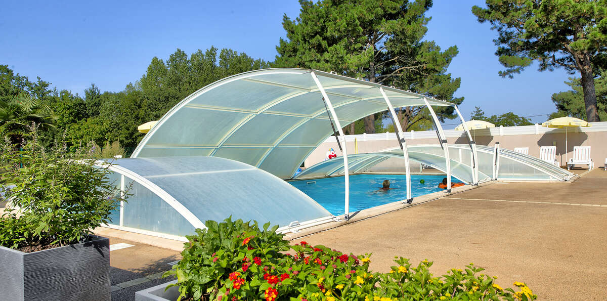 piscine découverte au camping La Bretonnière