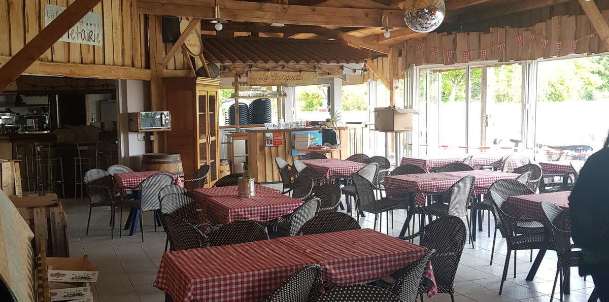 l'intérieur du restaurant du camping La Grand'Métairie