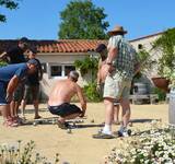 vacanciers jouant à la pétanque camping grand métairie