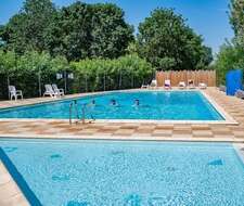 Camping la promenade et sa piscine bleue