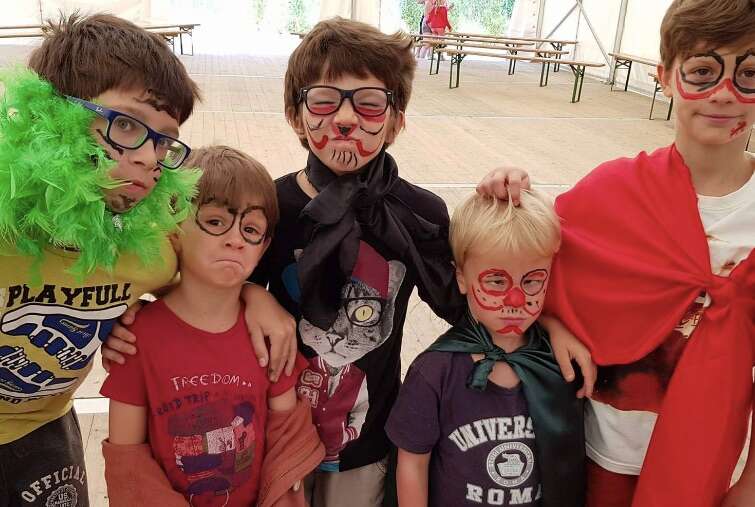 enfants déguisé au camping lac d'aydat