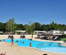 bassin extérieur au Camping Paradis Le Tastesoule