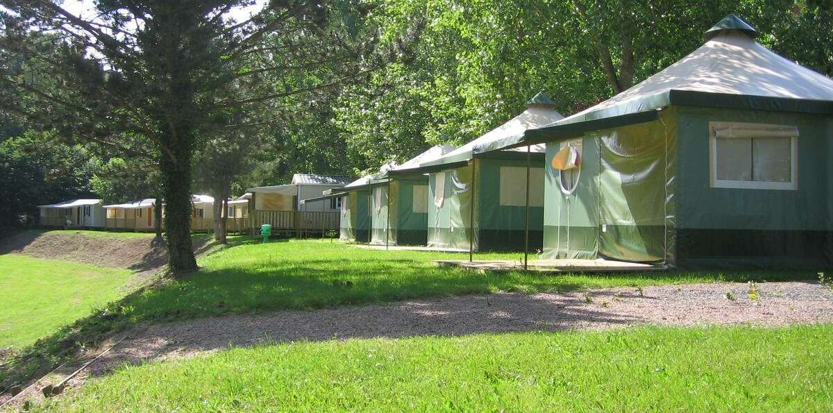 mobil-home en toile au Camping Paradis Val de Coise