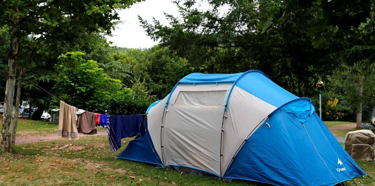 tente en emplacement nu au Camping Paradis Le Val de Coise en Loire