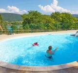 piscine extérieure du Camping Paradis Les Gorges du Haut Bugey