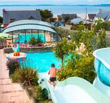 tobogans et piscine au camping Mer d'Iroise