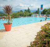 vacanciers dans la piscine du Camping Paradis Midi Pyrenees