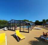 vue extérieure de la piscine du camping Les Pins Royan