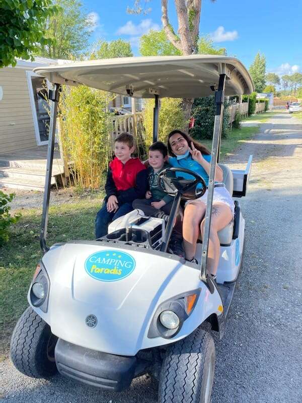 clients et animateurs dans le camping Paradis Pins Royan