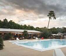 espace aquatique et piscine extérieure au Camping Paradis Les Pins Soulac en Gironde