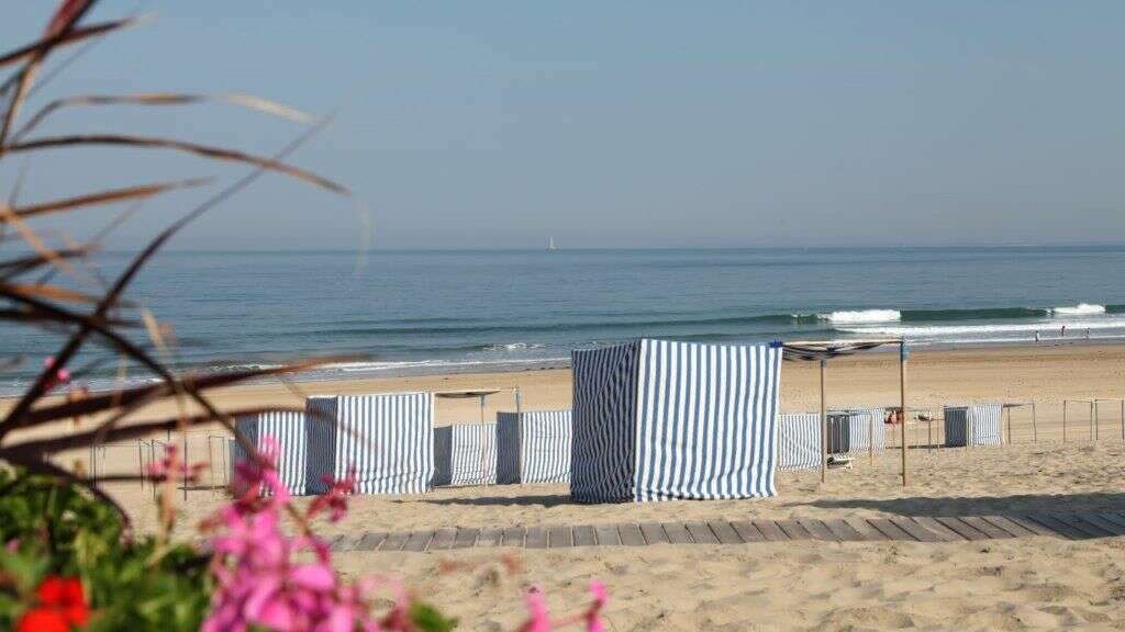 accès à la plage au Camping Paradis Les Pins Soulac en Gironde