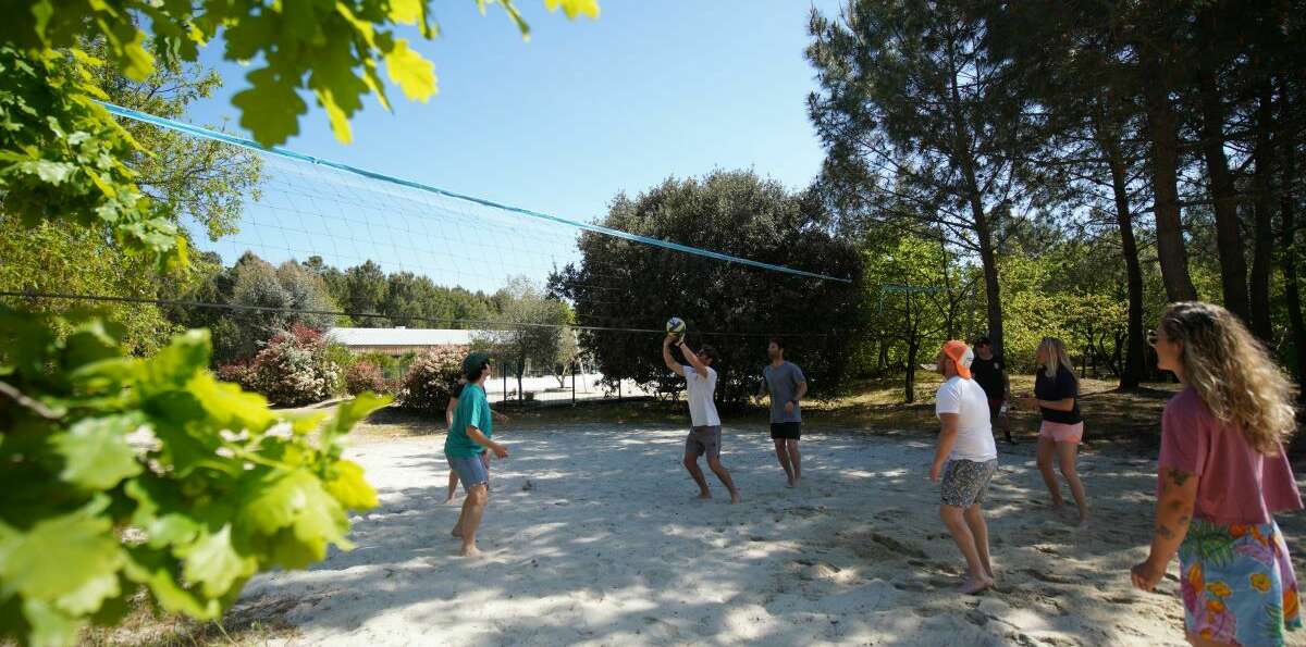 terrain de volley au Camping Paradis Les Pins Soulac en Gironde