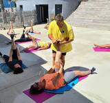 vacanciers faisant du yoga au robinson 