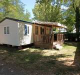 mobil home ombragé au camping Rocher de la Granelle