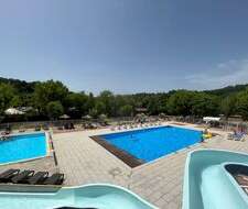 toboggans et piscines au Camping Paradis le Rocher de la Granelle, en Dordogne