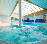 jacuzzi intérieur au camping Le Zagarella