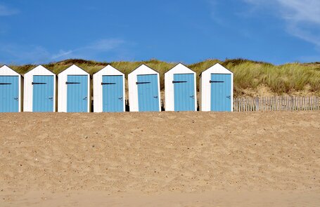 cabane de plage sur le littoral en vendée