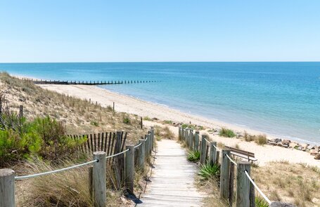 vue sur une plage de noirmoutier proche des cotes vendéennes