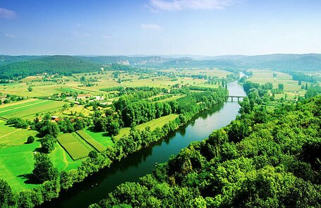 Vue panoramique du paysage et de la rivière de Dordogne vue de Domme
