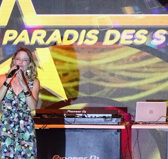 Chanteuse au paradis des stars concert en camping paradis