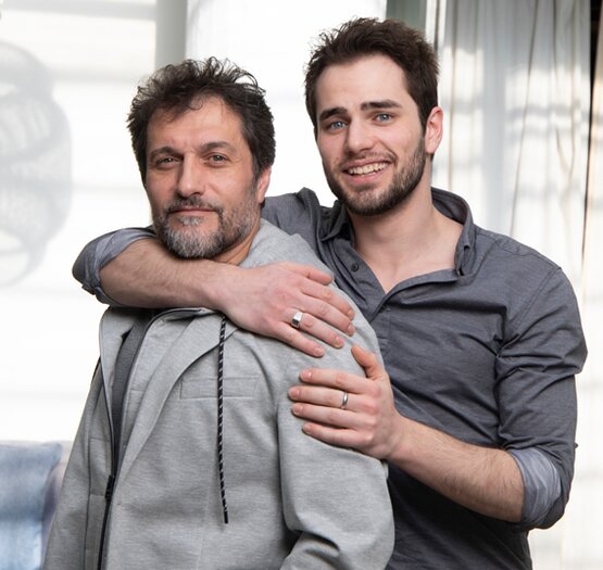 Photo de Pablo Villafranca et son fils Victor, pour le Paradis des Stars 2022