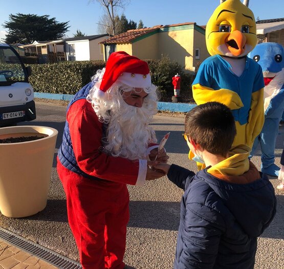 Le Père Noël en camping paradis
