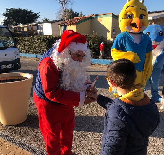 Le Père Noël en camping paradis 